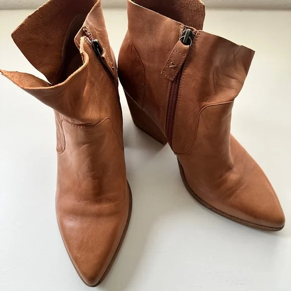 Kelsi Dagger Booties - Picture 2 of 9